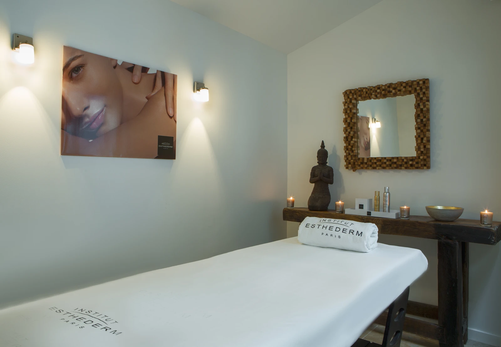 Treatment and massage room at Palanquey