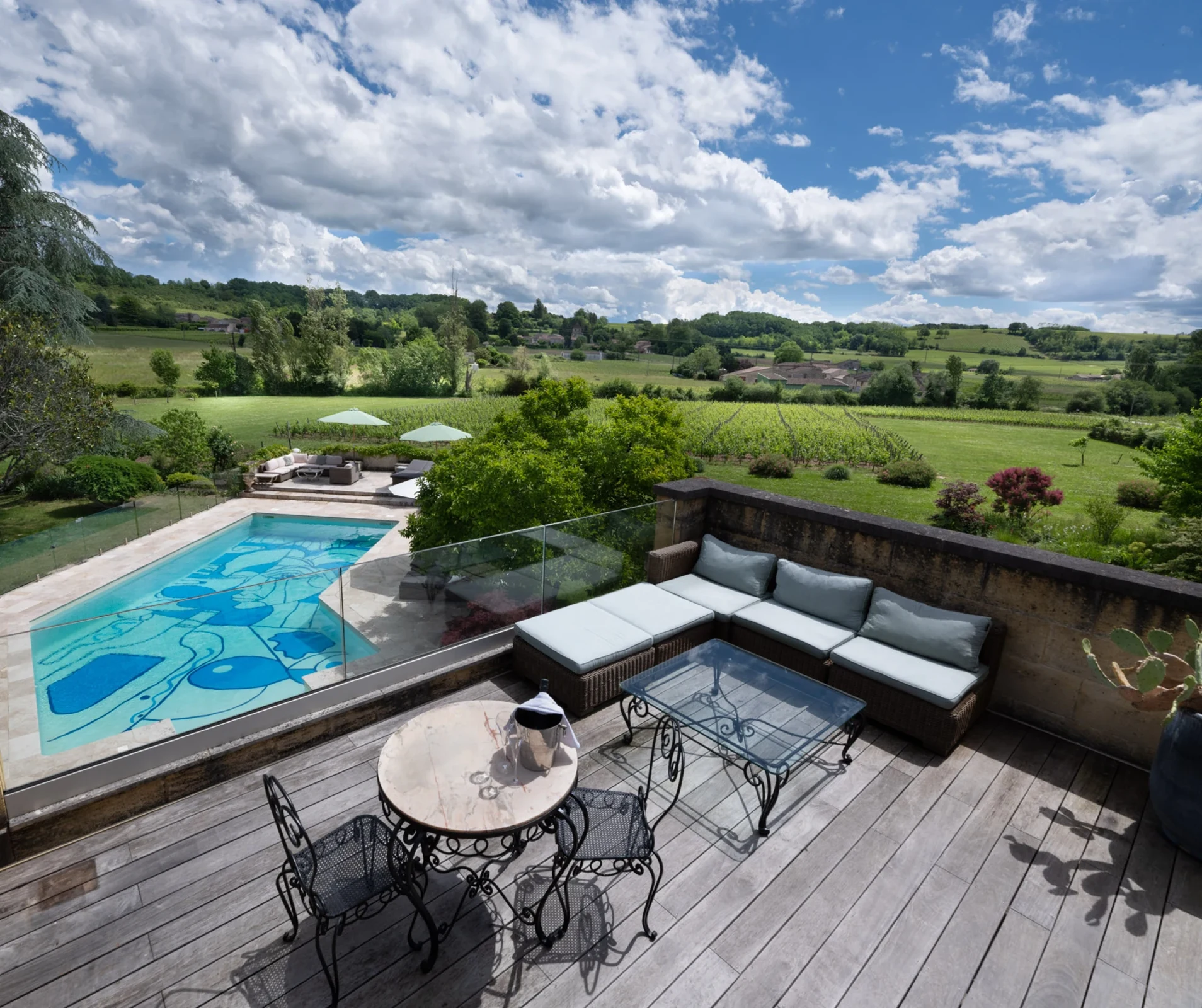 Palanquey terrace and swimming pool overlooking the vineyards